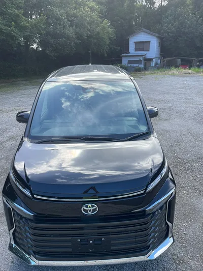 Toyota  Voxy